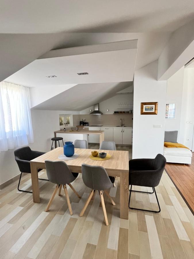 Sky - Beautiful Rooftop Apartment With Shared Pool Split Exteriör bild
