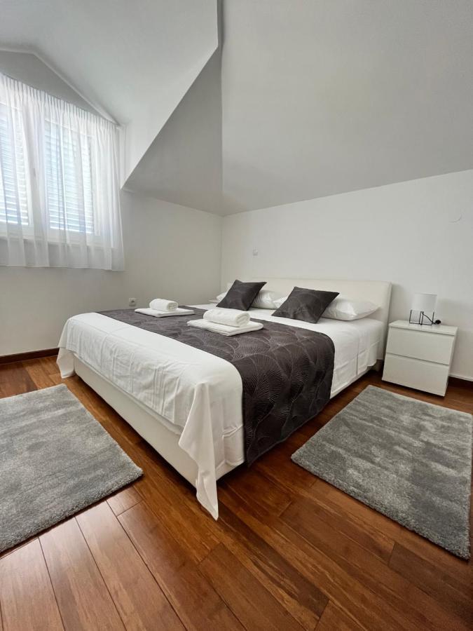 Sky - Beautiful Rooftop Apartment With Shared Pool Split Exteriör bild