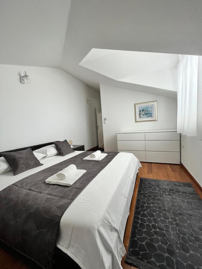 Sky - Beautiful Rooftop Apartment With Shared Pool Split Exteriör bild
