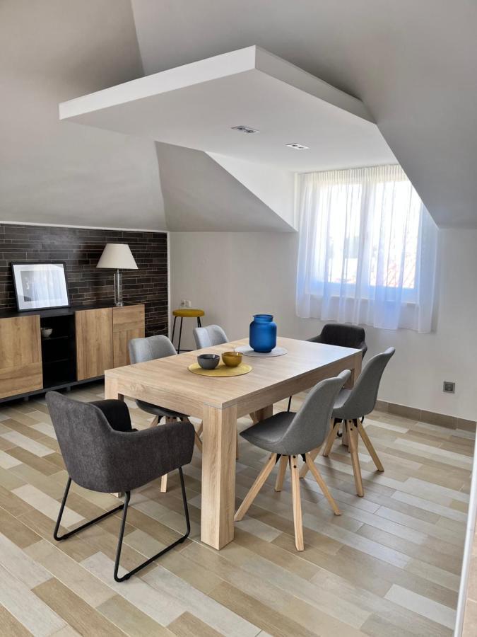 Sky - Beautiful Rooftop Apartment With Shared Pool Split Exteriör bild