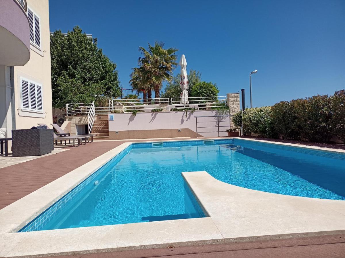 Sky - Beautiful Rooftop Apartment With Shared Pool Split Exteriör bild